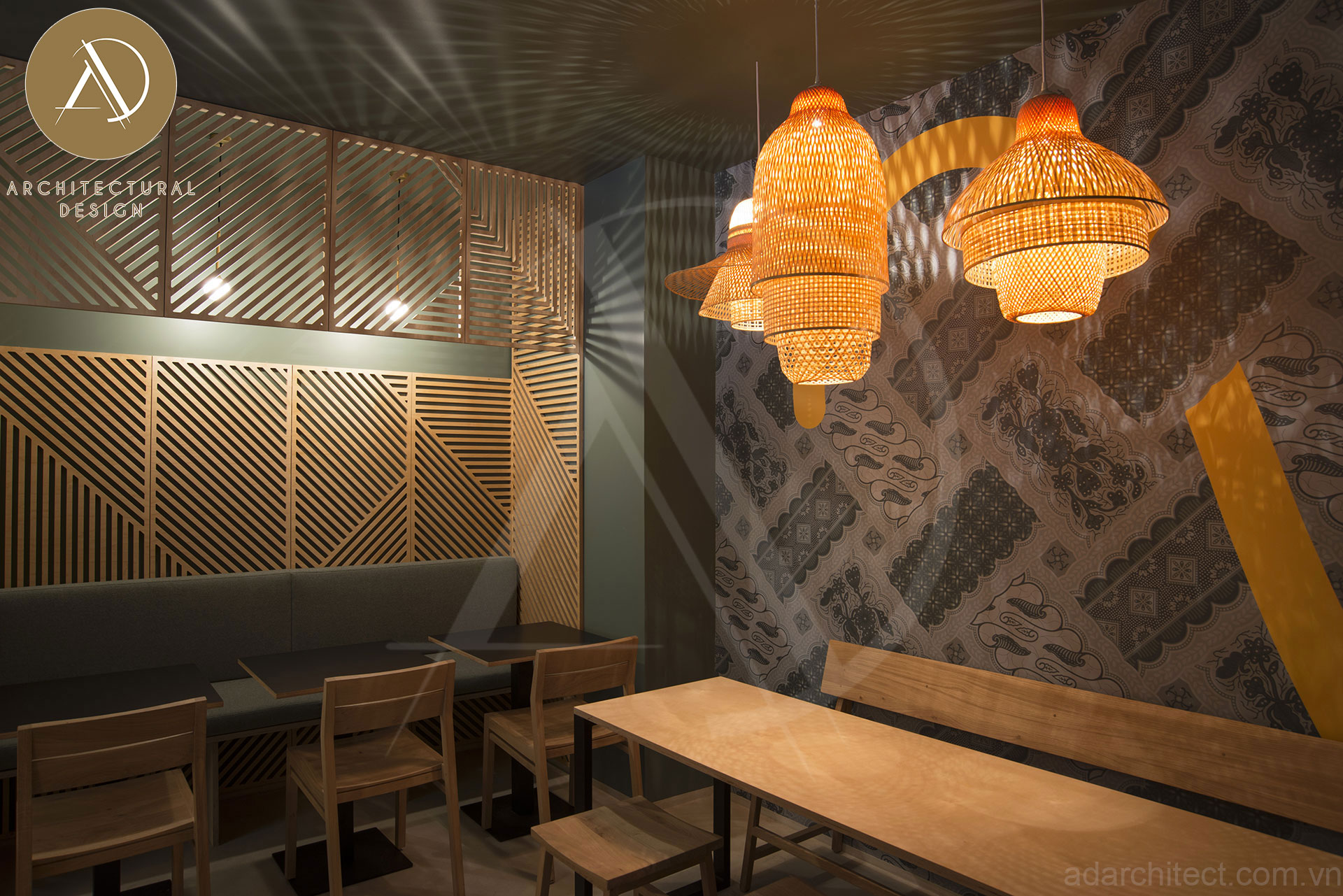 thiết kế quán ăn: hoạt tiết Indonesia càng nổi bật nhờ những chiếc đèn đan mây 
