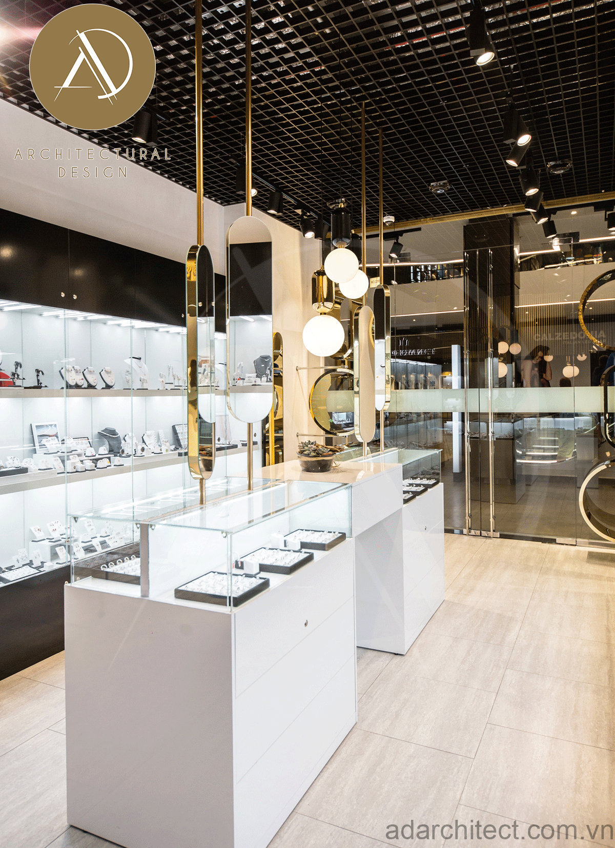 Thiết kế tiệm vàng: chất liệu kính đã tôn lên vẻ đẹp hiện đại và tôn lên sự bóng sáng của trang sức