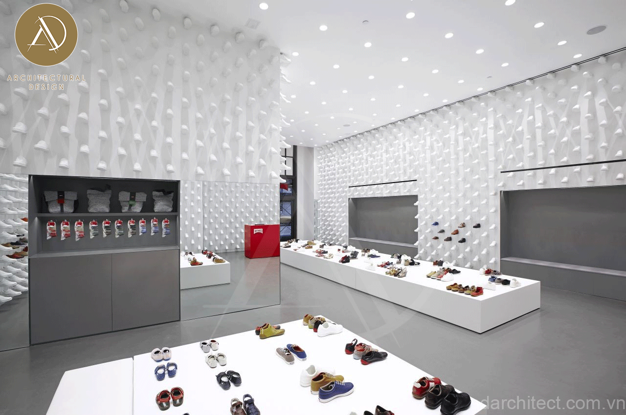 thiết kế shop giày sneaker: Giày của trẻ được trưng bày bục ở thấp phù hợp với tầm nhìn