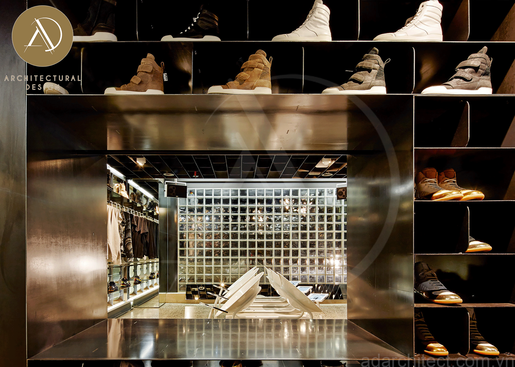 thiết kế shop giày: gương trang trí và phản chiếu độc đáo  
