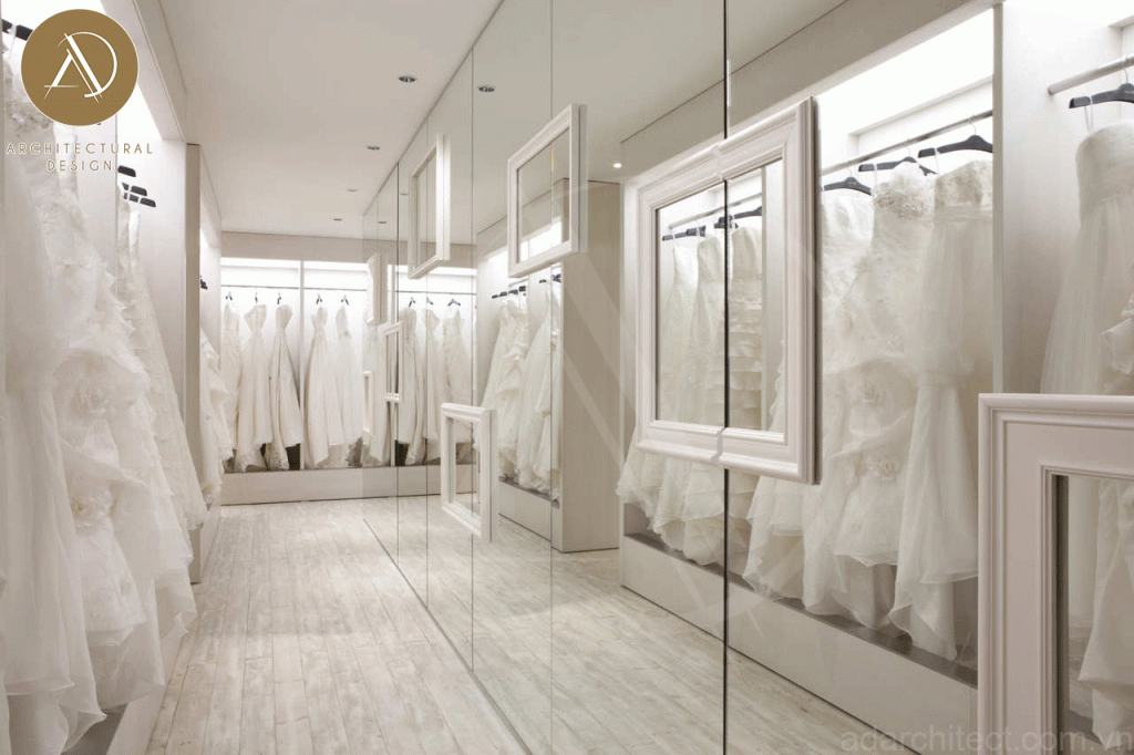 thiết kế tiệm áo cưới đẹp: gương đẹp được trang trí thêm khung tranh tăng sự liên kết giữa các tấm gương