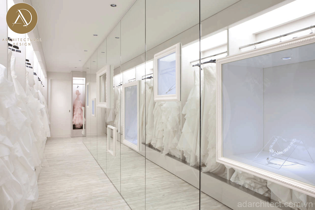 thiết kế tiệm áo cưới đẹp: trang sức được bày trí đặt biệt ở tủ âm tường sang trọng, nổi bật
