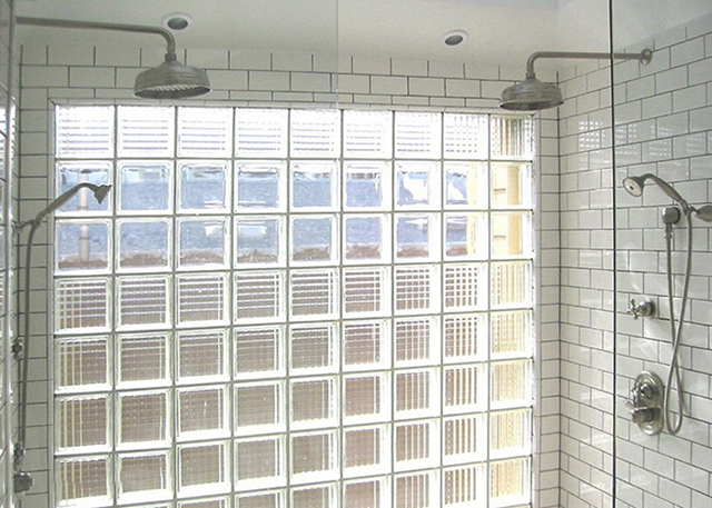 gạch kính cách nhiệt cách âm tốt tạo không gian riêng tư cho nhà tắm