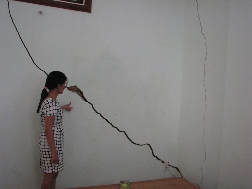 cách xử lý nền nhà bị lún: nền đất lún ảnh hường và gây nứt tường