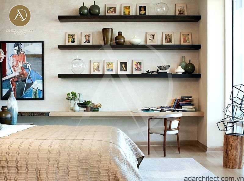 Phòng ngủ lắp đặt kệ treo tường dùng để trang trí những bức tranh hoặc những vật dụng trang trí