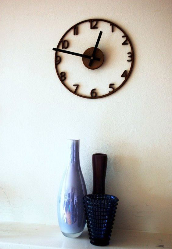 Đồng hồ treo tường không chỉ dùng để xem giờ mà còn dùng để trang trí cho không gian